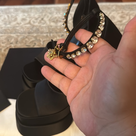BNWT Versace Raso Ricamo Strass Satin Black Heels! - Picture 3 of 3